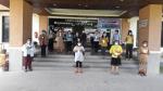 นายกเทศมนตรีตำบลพรหมโลก มอบเครื่องวัดอุณหภูมิแบบดิจิตอล ให้ก